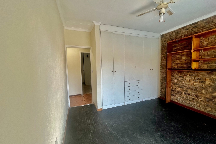 5 Bedroom Property for Sale in Ifafi North West